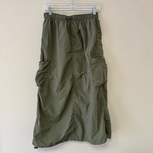Love Tree Nylon Parachute Skirt w/adjustable toggles. Sz M
